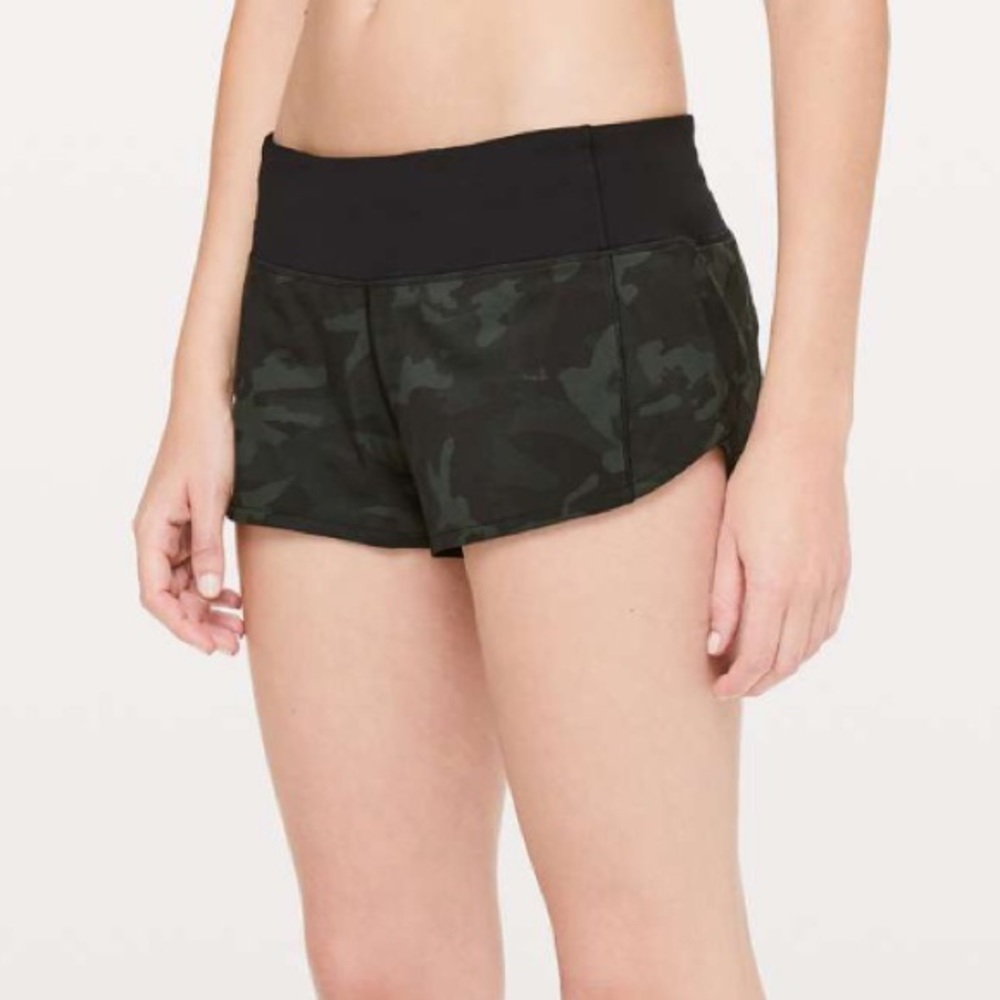 Lululemon Speed Up Short *2.5"
Incognito Camo Multi Gator Green / Black sz 4